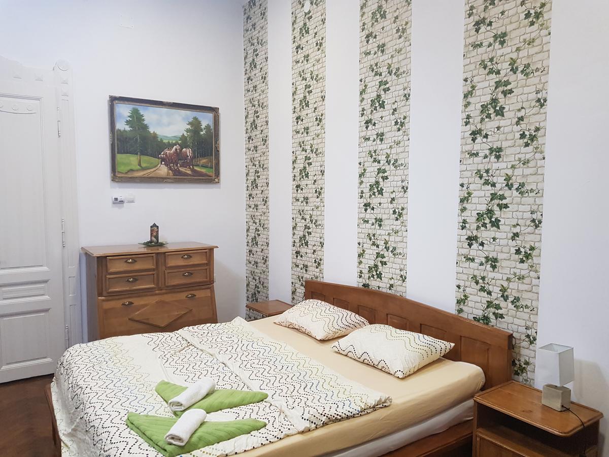 In Secession Apartment